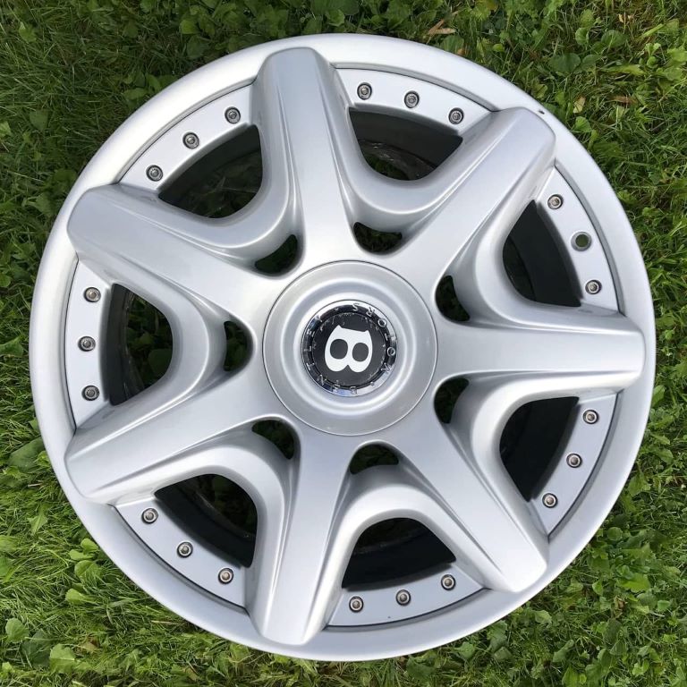 Malowanie skręcanych felg Bentley R20