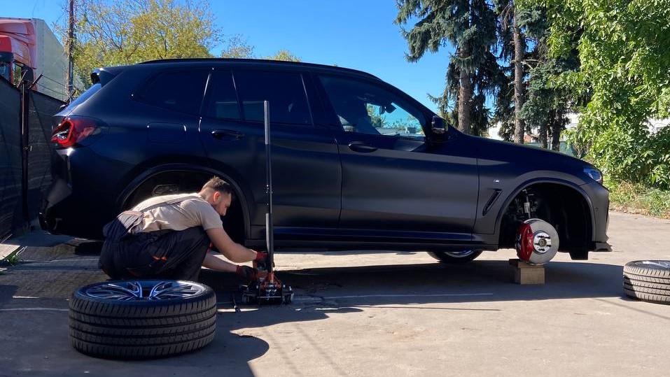 Wymiana opon warsztatowo i kompleksowo