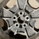 Jak powinna wyglądać płaszczyzna montażowa po renowacji felg?