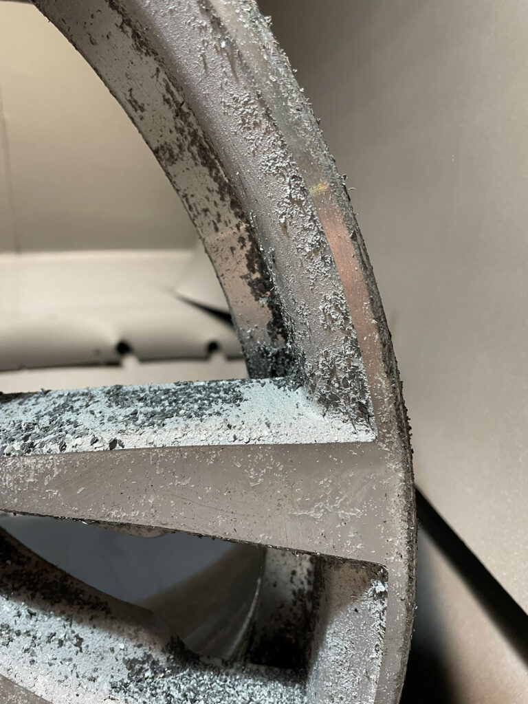 Proces malowania felg z toczeniem CNC frontów BMW X5 R20