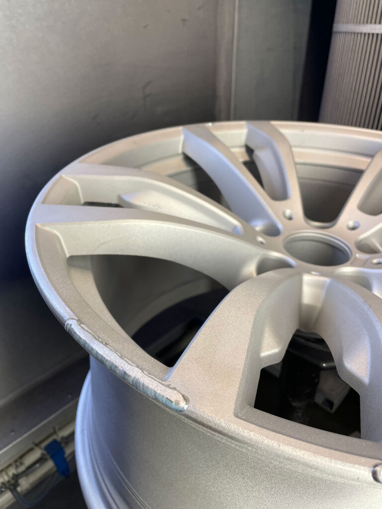 Proces malowania felg z toczeniem CNC frontów BMW X5 R20