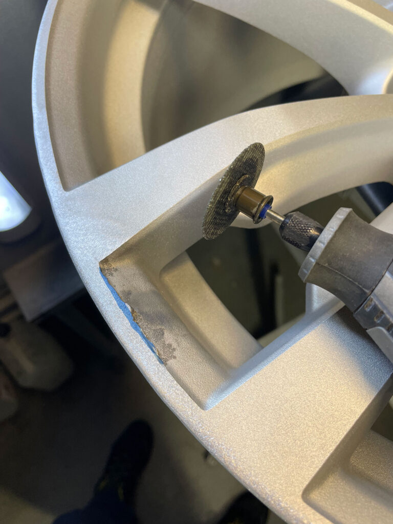 Proces malowania felg z toczeniem CNC frontów BMW X5 R20