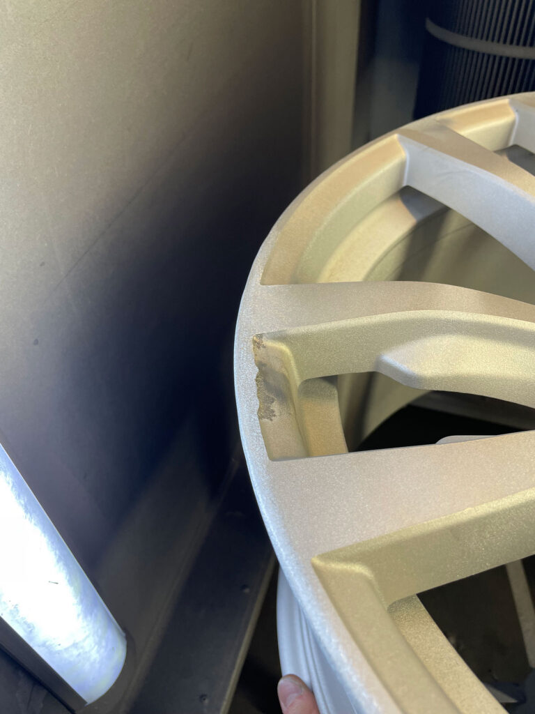 Proces malowania felg z toczeniem CNC frontów BMW X5 R20