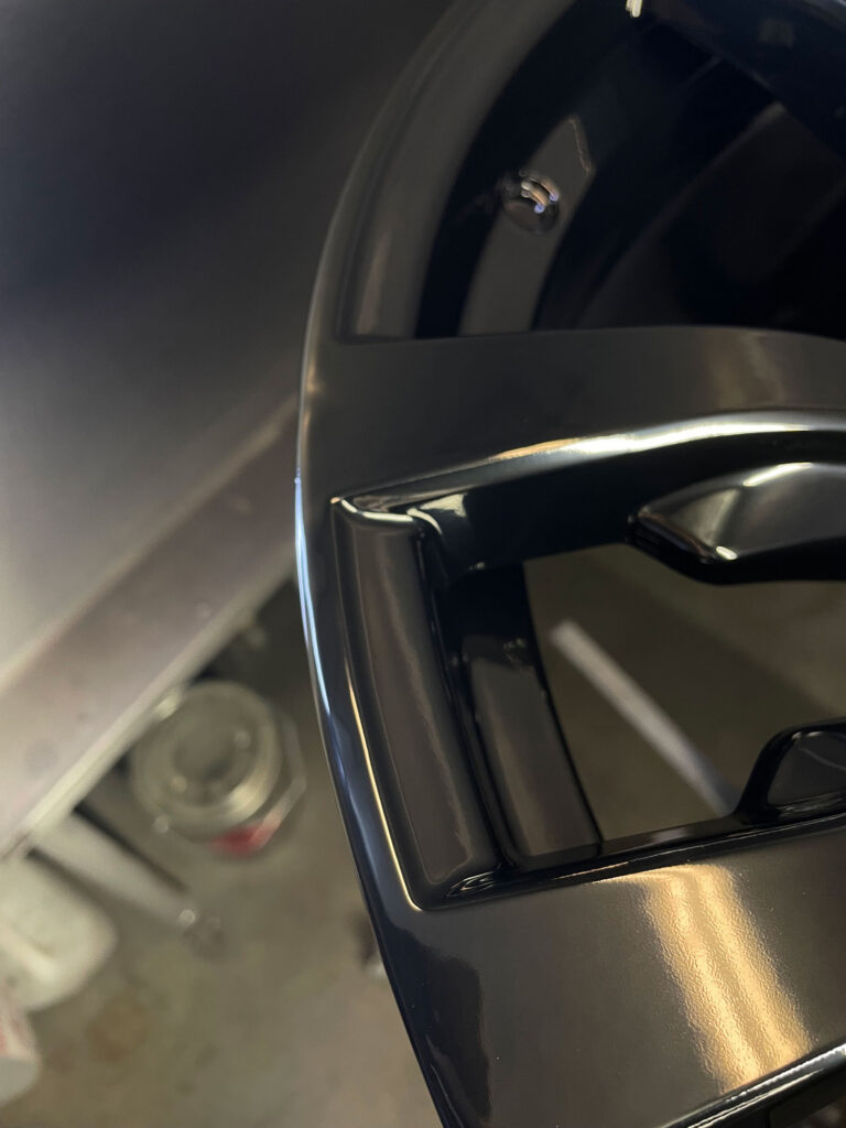 Proces malowania felg z toczeniem CNC frontów BMW X5 R20