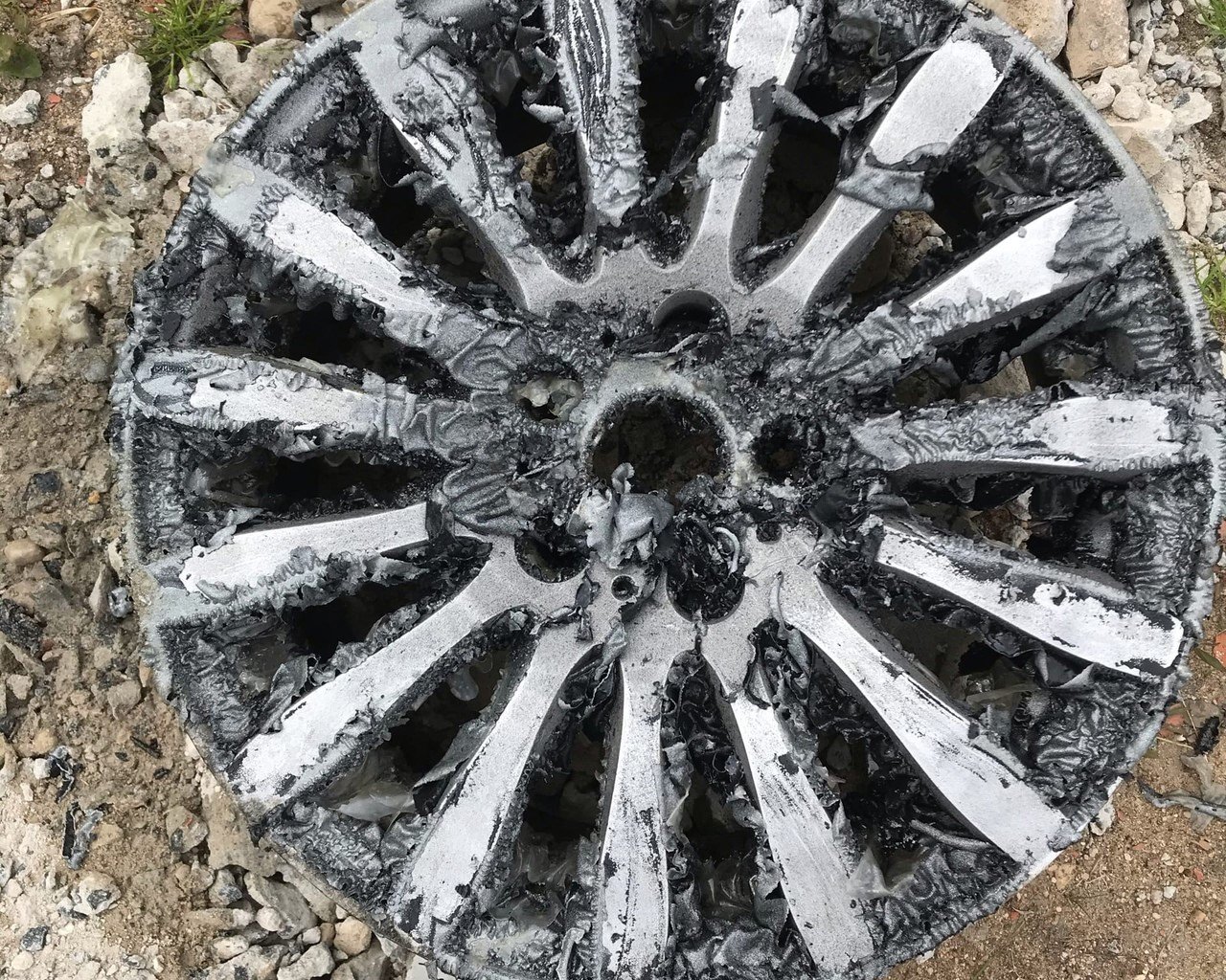 Chemiczne usuwanie lakieru z felg