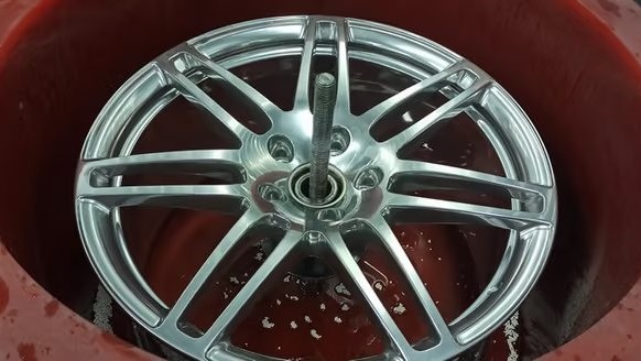 Polerowanie felg w Warszawie