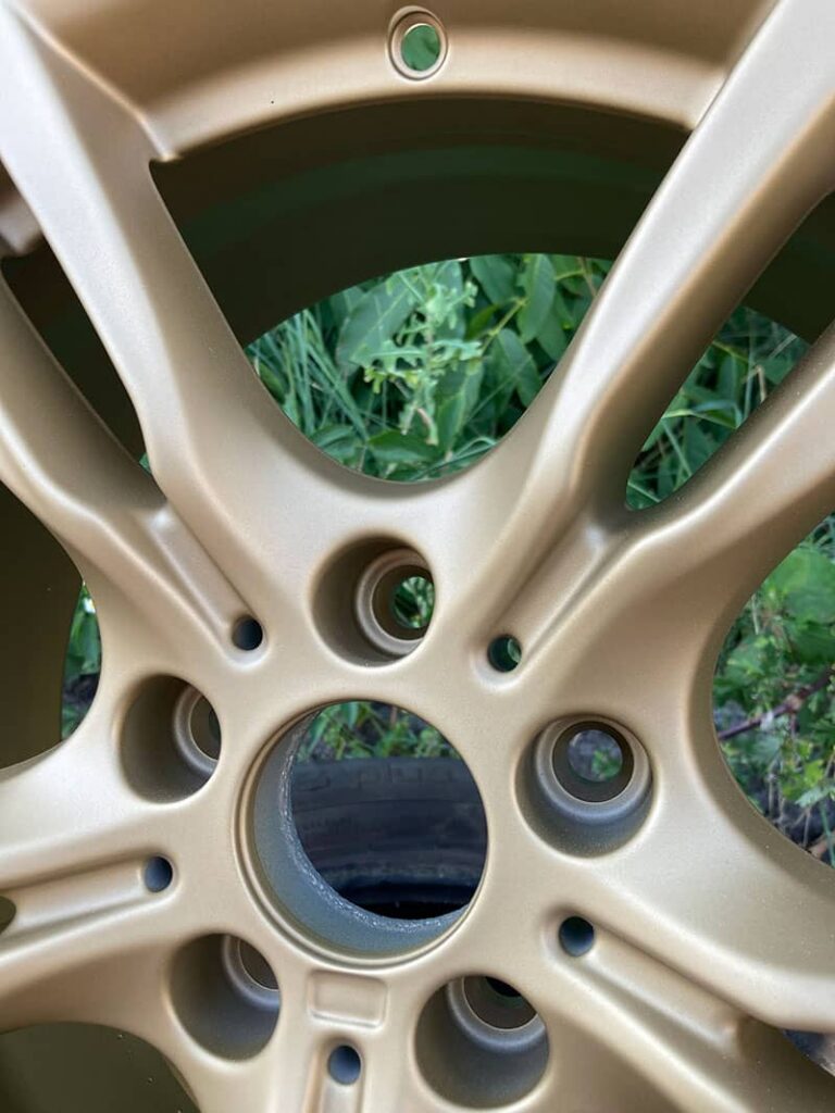 Malowanie felg na złoto